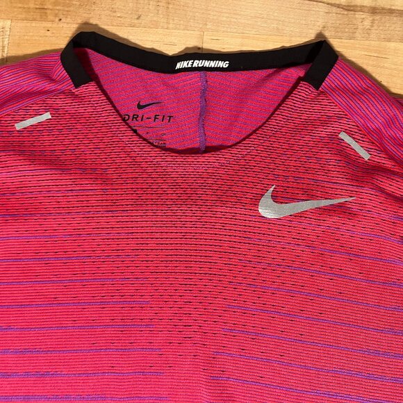 Men's Small Nike Running  Dri Fit Short Sleeve Lightweight Shirt Red - Picture 2 of 3